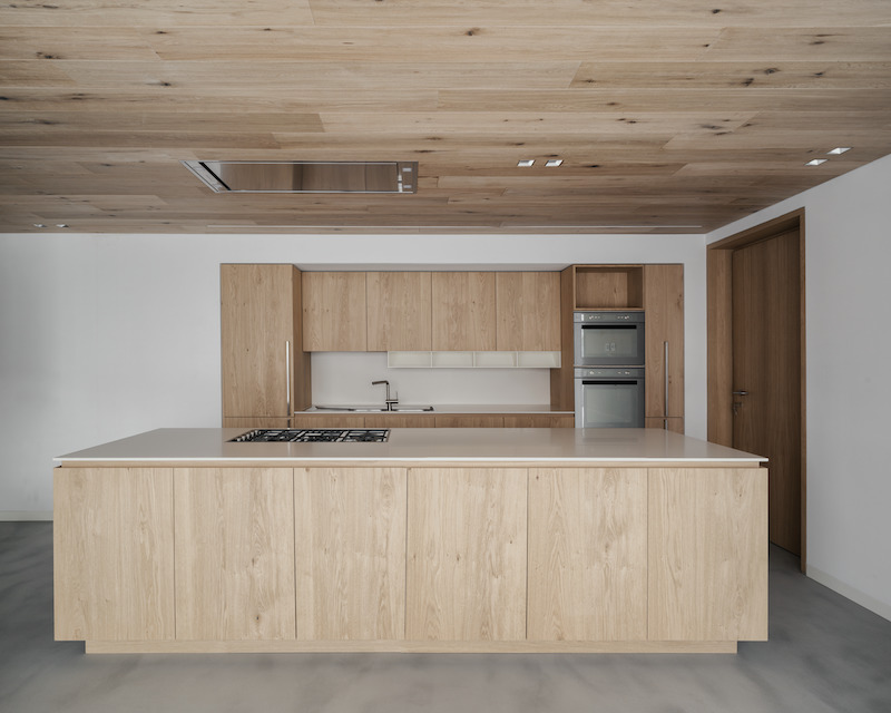 villa legno due piani, elegante cucina in legno