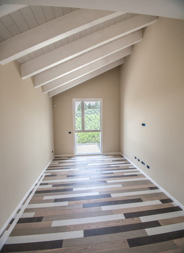 Casa in legno telaio novellocase, interni con pavimenti in legno