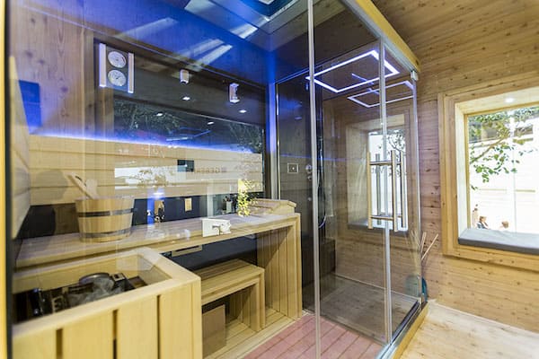 struttura legno sauna, installazione in legno, interni eleganti
