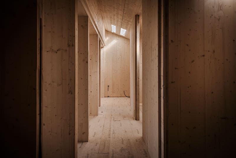 ville in legno moderne treviso, tutti gli interni hanno legno xlam a vista
