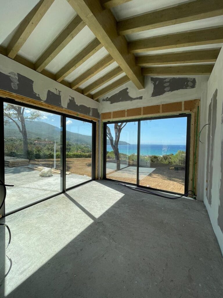 Casa prefabbricata legno elba, vista mare dall'interno della casa