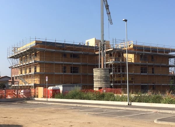 Appartamenti legno carugate, lavori di costruzione dell'edificio in bioedilizia