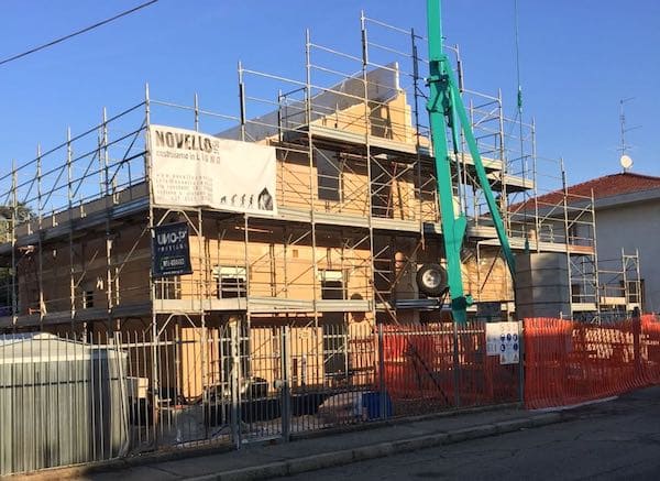 casa in legno a telaio novellocase, posa della copertura