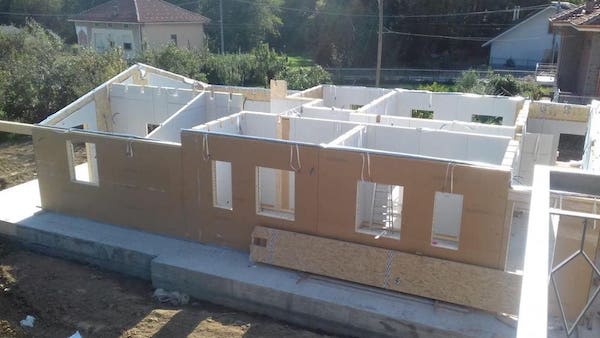 costruzione casa in legno a due piani torino