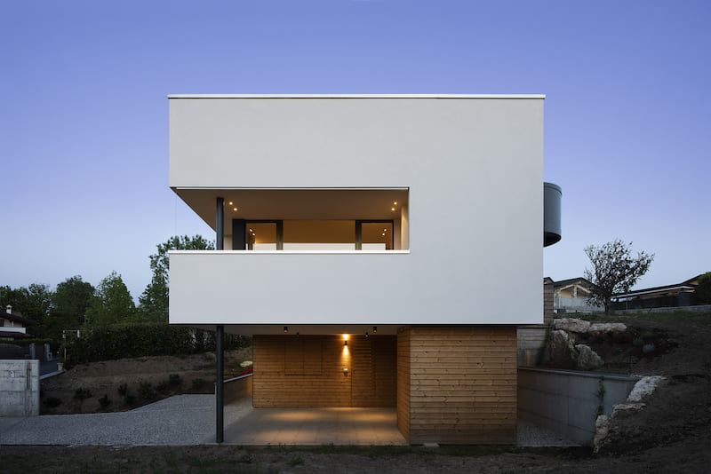 villa in legno stile moderno al crepuscolo