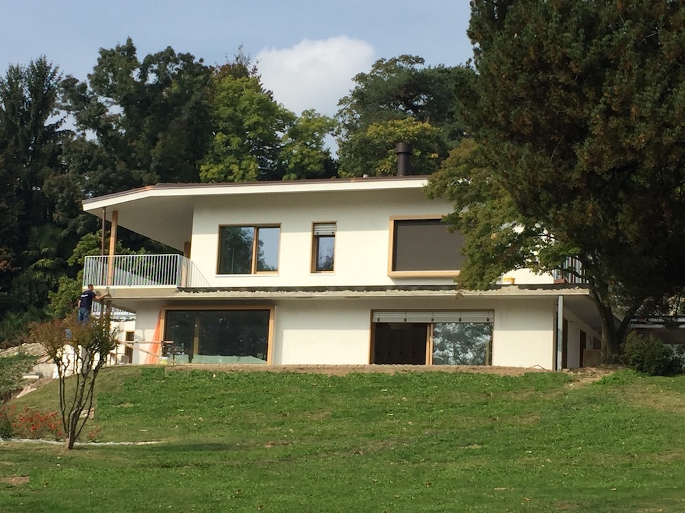 villa in legno a due piani