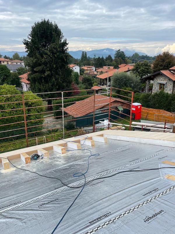 Villa in legno grezzo avanzato travedona monate costruzione copertura in legno