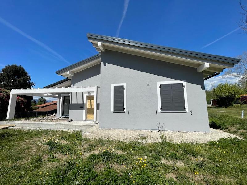 Villa in legno grezzo avanzato travedona monate