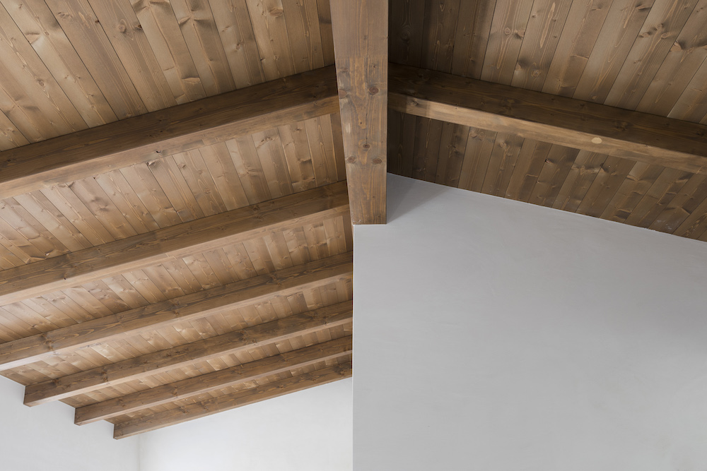 casa di riso due piani legno a vista
