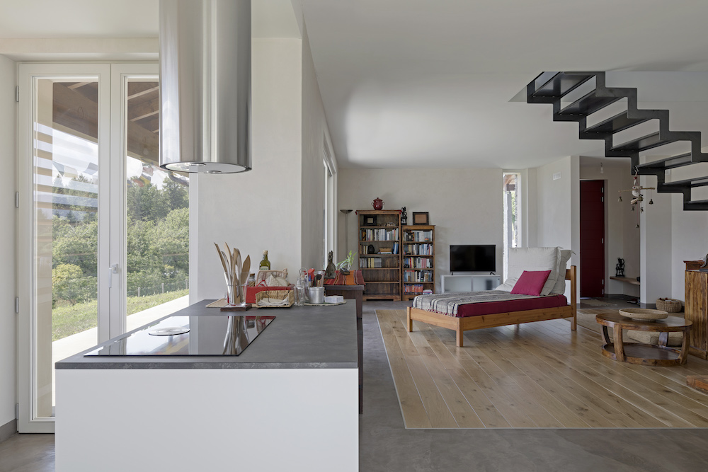 casa di paglia di riso due piani a Varese, Montegrino
