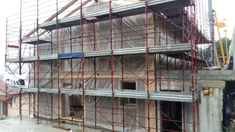 casa di riso varese, costruzione della struttura al grezzo