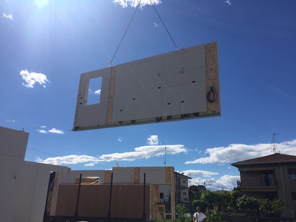 casa in legno due piani cantiere prefabbricato