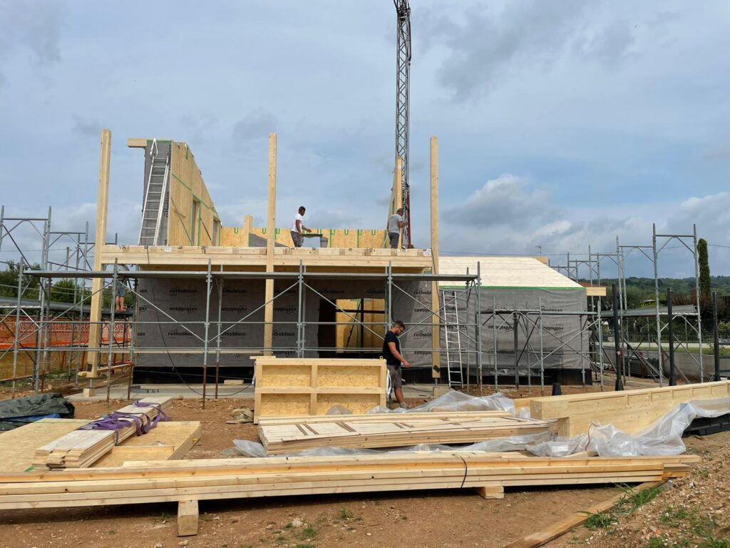 montaggio casa in legno al grezzo treviso prefabbricazione
