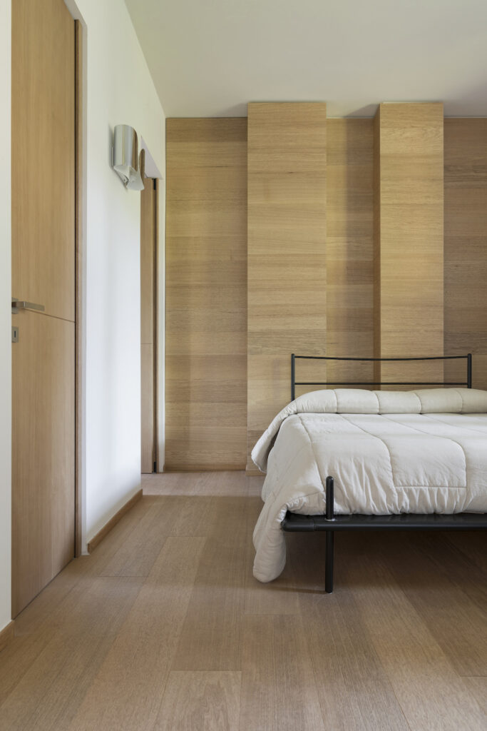 interni villa in legno e paglia stile moderno