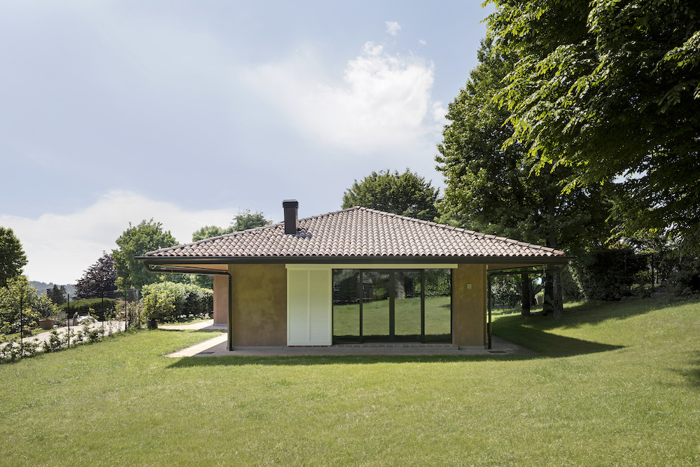 casa in paglia e lolla tegole coppi intonaco